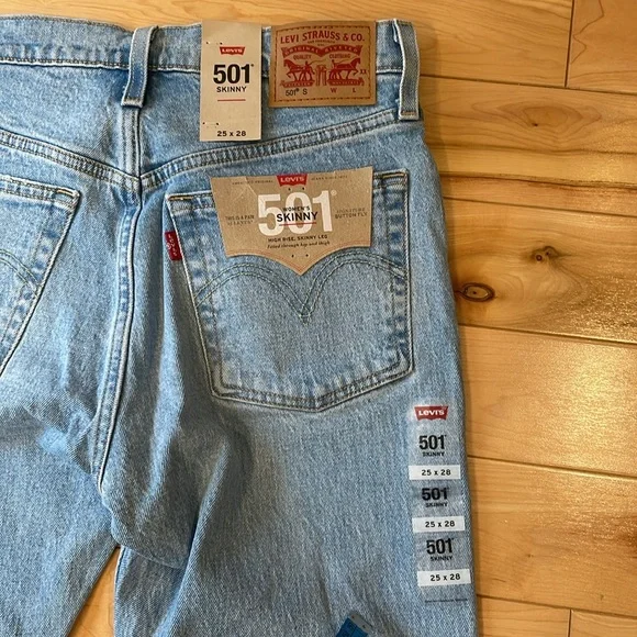 Levi’s 501 button fly skinny light wash denim 25x28 jeans - Picture 7 of 12